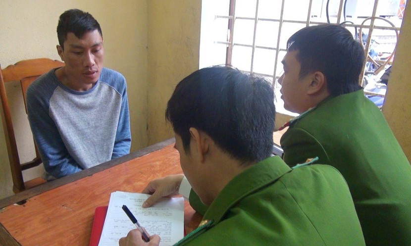 Cơ quan công an lấy lời khai của đối tượng Trương Đức Hiền Cơ quan công an lấy lời khai của đối tượng Trương Đức Hiền