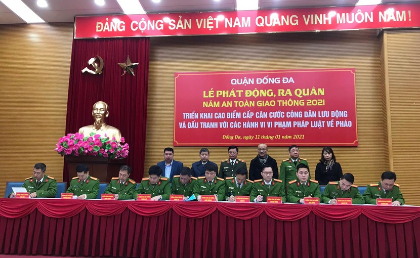 Công an các phường ký cam kết thực hiện các kế hoạch Công an các phường ký cam kết thực hiện các kế hoạch