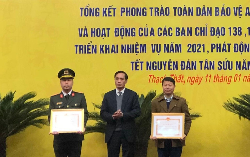 Khen thưởng các tập thể, cá nhân có thành tích xuất sắc