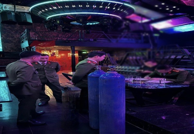 Công an quận Ba Đình xử lý cơ sở kinh doanh trái phép khí N2O Công an quận Ba Đình xử lý cơ sở kinh doanh trái phép khí N2O