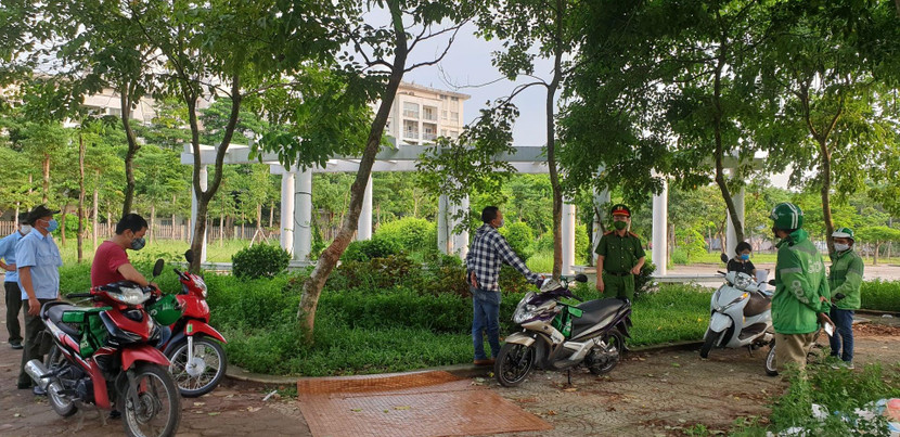 Kiểm tra, xử lý các trường hợp ra khỏi nhà vì mục đích không thiết yếu Kiểm tra, xử lý các trường hợp ra khỏi nhà vì mục đích không thiết yếu