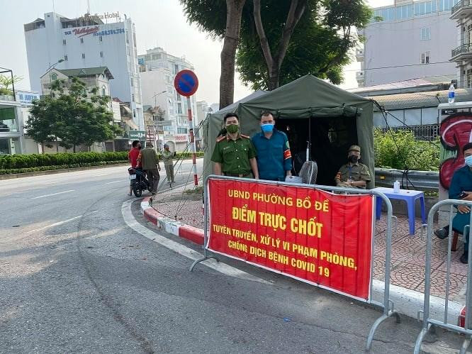 Chốt phòng chống dịch trên địa bàn phường Bồ Đề, quận Long Biên Chốt phòng chống dịch trên địa bàn phường Bồ Đề, quận Long Biên