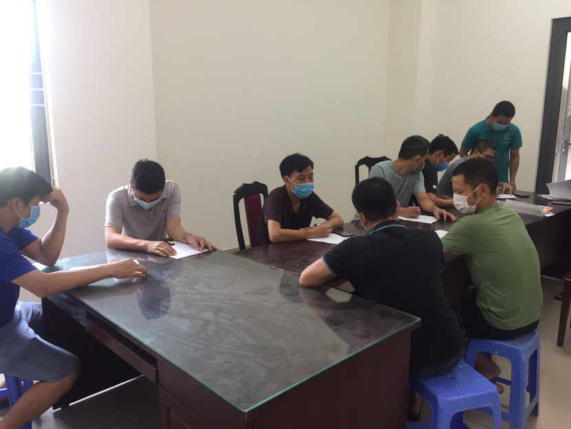 Phạt 9 trường hợp ra khỏi nhà vì mục đích không thiết yếu Phạt 9 trường hợp ra khỏi nhà vì mục đích không thiết yếu