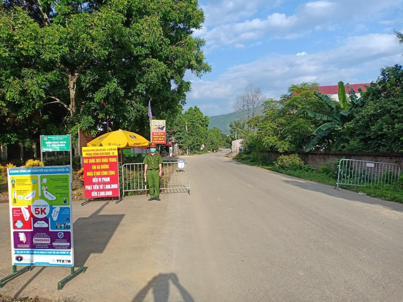 Chốt kiểm soát xử lý các vi phạm liên quan đến phòng dịch Chốt kiểm soát xử lý các vi phạm liên quan đến phòng dịch