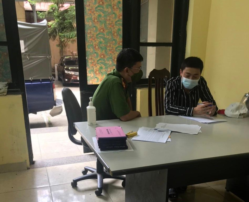 Công an thị trấn Liên Quan làm việc đối với N.N về các hành vi vi phạm