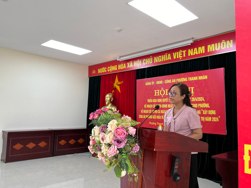 Đồng chí Vũ Thanh Loan - Bí thư Đảng ủy phường Thanh Nhàn phát biểu tại hội nghị Đồng chí Vũ Thanh Loan - Bí thư Đảng ủy phường Thanh Nhàn phát biểu tại hội nghị