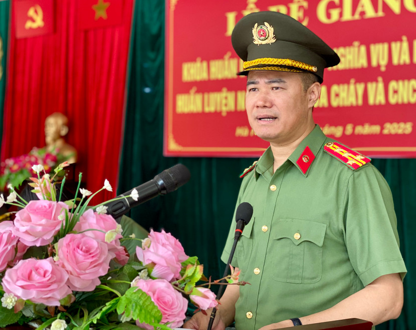 Đại tá Nguyễn Ngọc Quyền, Phó Giám đốc CATP Hà Nội phát biểu tại buổi lễ