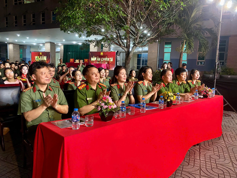 Lãnh đạo, chỉ huy các phòng nghiệp vụ CATP tham dự buổi lễ