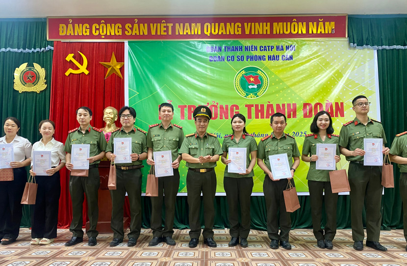 Đây là dấu mốc quan trọng để các cán bộ, chiến sĩ tiếp tục nỗ lực cố gắng trong các hoạt động phong trào cũng như công tác chuyên môn của đơn vị