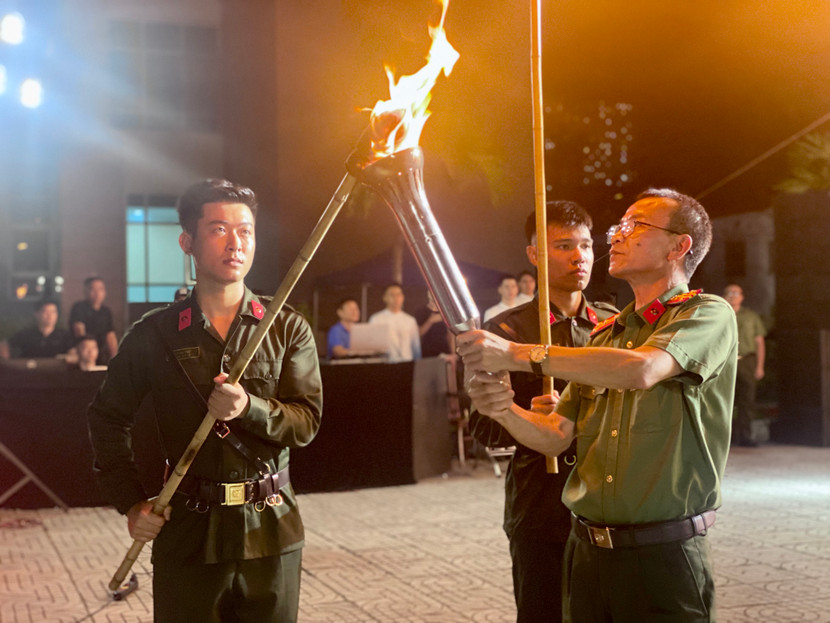 Thế hệ tương lai tiếp bước ngọn lửa tự hào