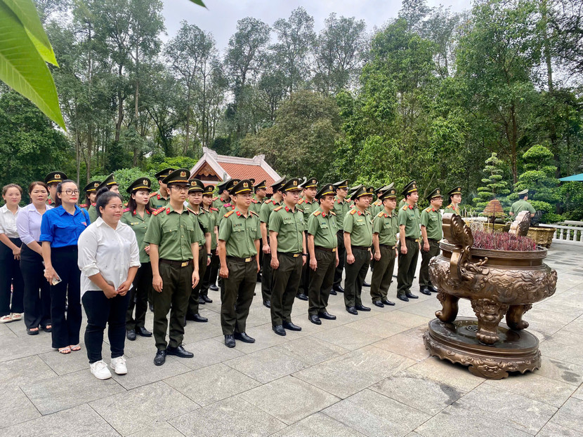 Đây là dịp để cán bộ, chiến sĩ, đoàn viên, hội viên Phòng Hậu cần phát huy tinh thần yêu nước, truyền thống đạo lý "Uống nước nhớ nguồn" của dân tộc