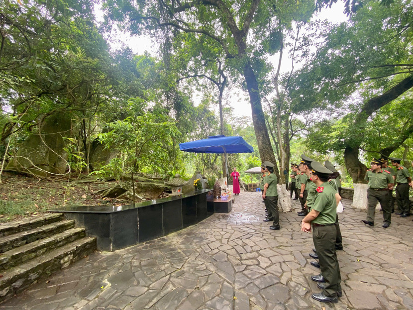 Khu mỏm Đá Chông nơi Bác quyết định xây dựng thành căn cứ của Trung ương