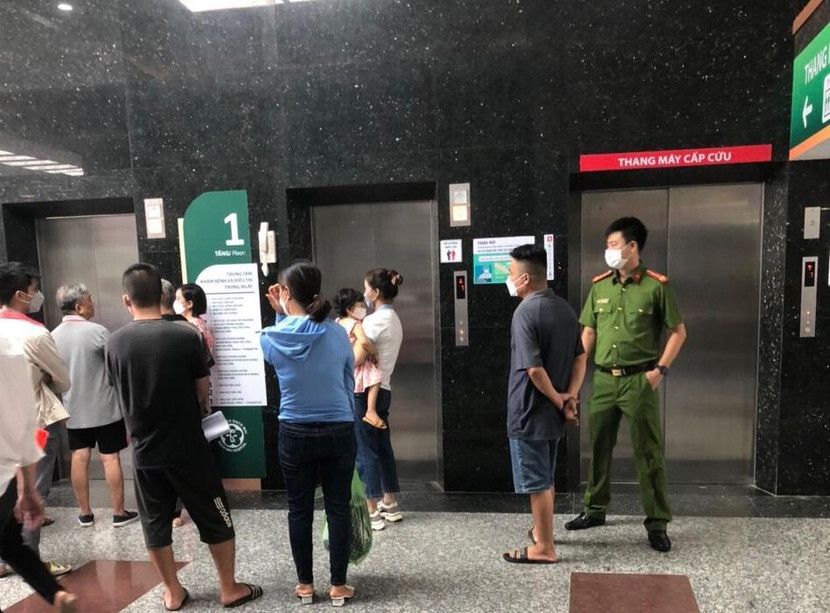 Lực lượng Công an tuần tra công khai kết hợp hóa trang mật phục phòng ngừa tội phạm trong bệnh viện Lực lượng Công an tuần tra công khai kết hợp hóa trang mật phục phòng ngừa tội phạm trong bệnh viện