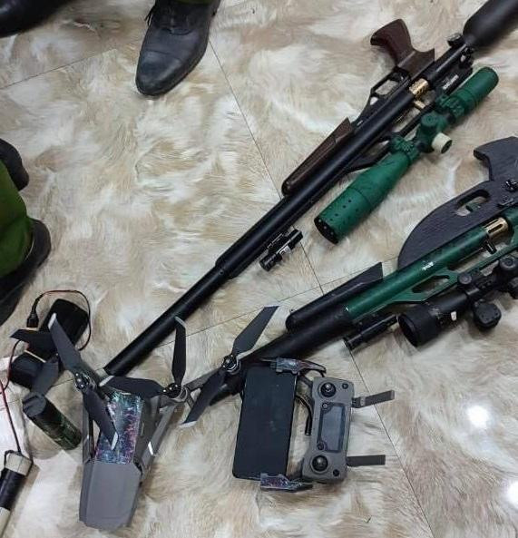 Phát hiện súng tự chế và đạn trong nhà đối tượng mua bán ma túy