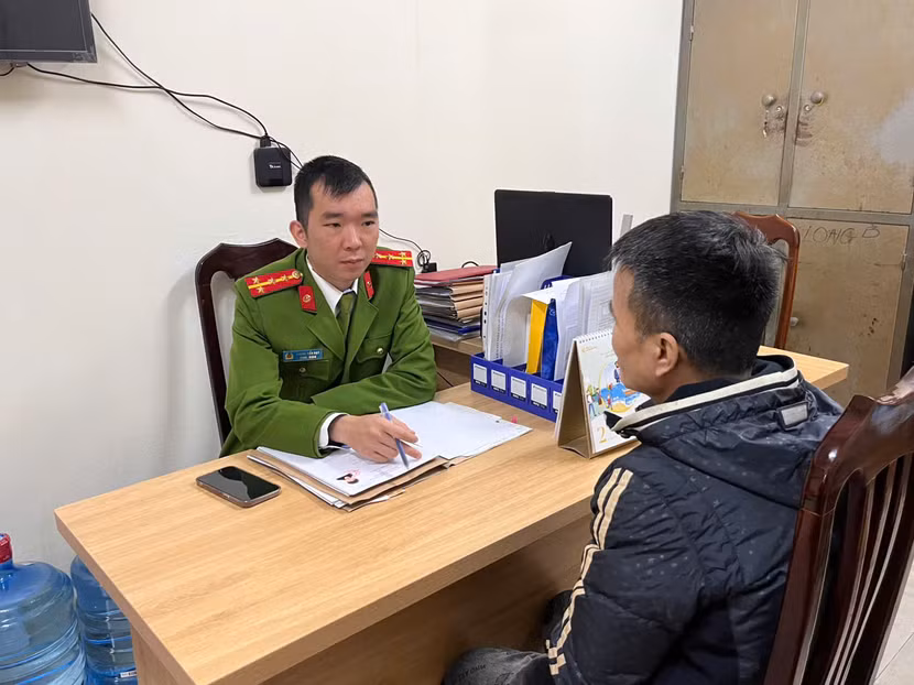 Công an phường Thịnh Quang đang hoàn tất các thủ tục để bàn giao đối tượng truy nã cho Cơ quan thi hành án hình sự CATP Hà Nội