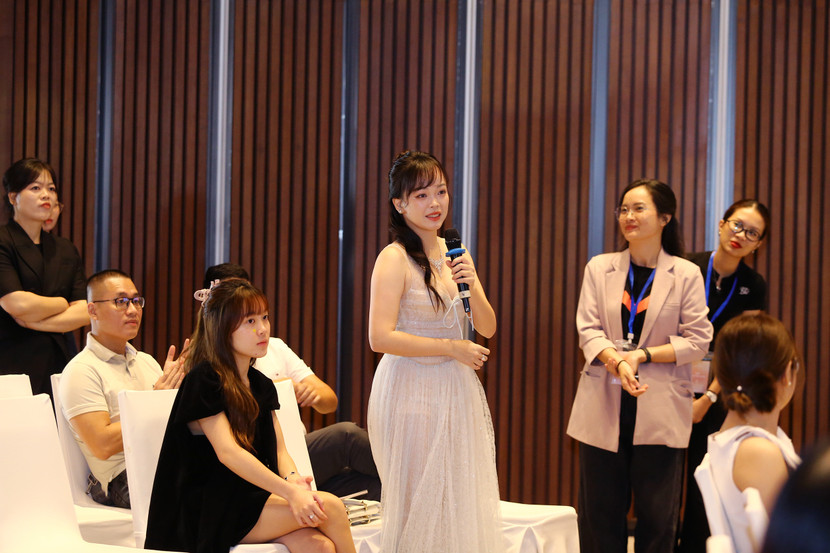 Sự kiện trở thành phiên đấu giá sôi nổi và giàu cảm xúc