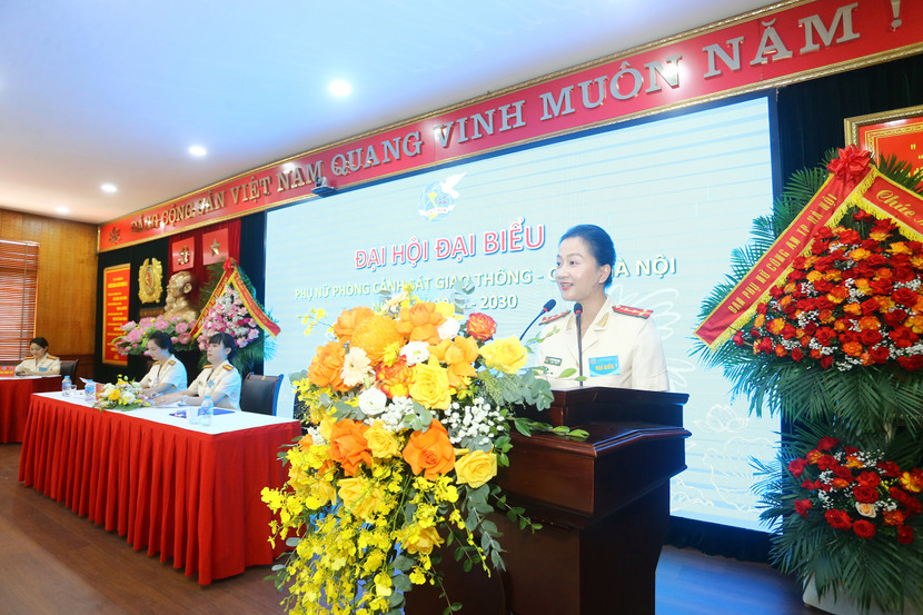 Đại úy Nguyễn Thị Hồng Nhung, Chủ tịch Hội Phụ nữ Phòng Cảnh sát giao thông nhiệm kỳ 2025-2030 phát biểu tại Đại hội