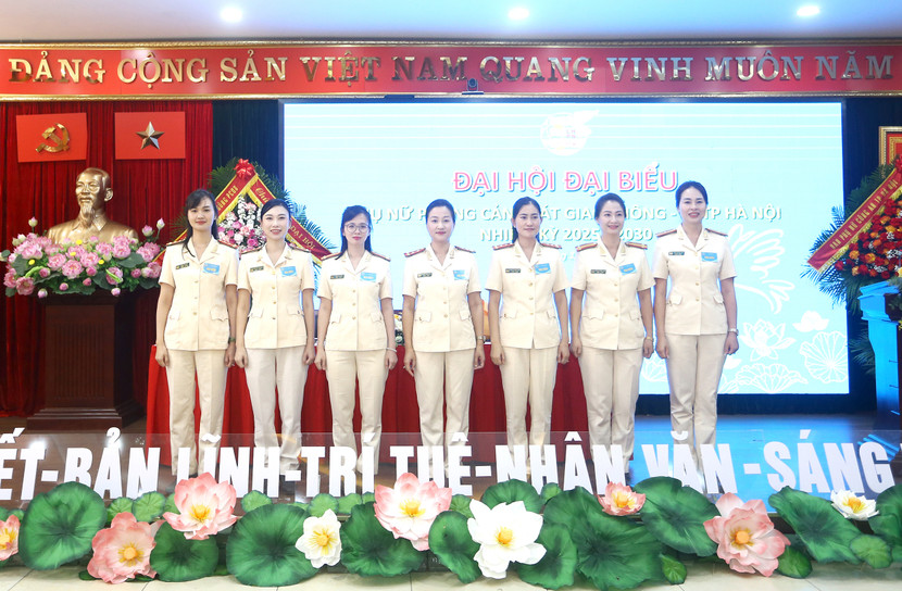 Ban chấp hành Hội phụ nữ đơn vị nhiệm kỳ 2025 - 2030 ra mắt Đại hội