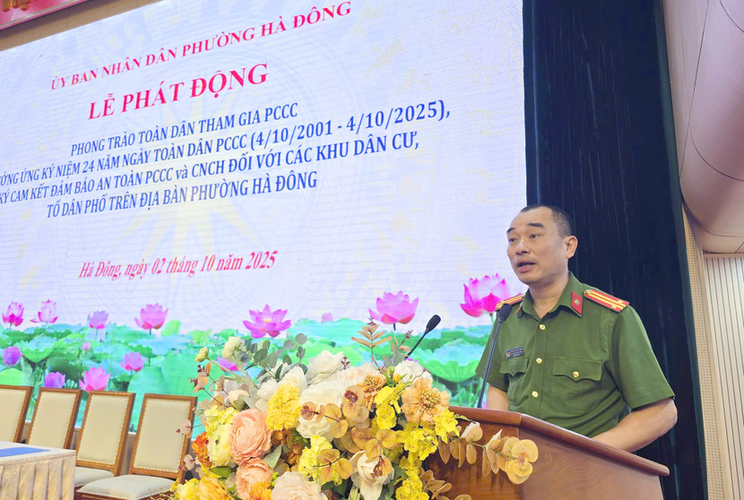 Trung tá Vương Toàn Công, Phó trưởng CAP Hà Đông phát biểu tại buổi lễ