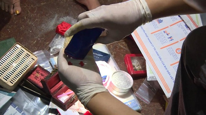 Khám nhà đối tượng có nhiều ma túy các loại Khám nhà đối tượng có nhiều ma túy các loại