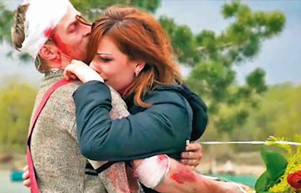 Đóng phim giả chết để thử lòng bạn gái ảnh 2