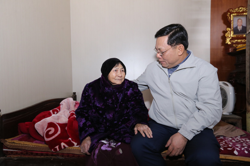 Giám đốc Công an thành phố Hà Nội thăm hỏi, tri ân người có công tại huyện Mê Linh ảnh 2 Giám đốc Công an thành phố Hà Nội thăm hỏi, tri ân người có công tại huyện Mê Linh ảnh 2