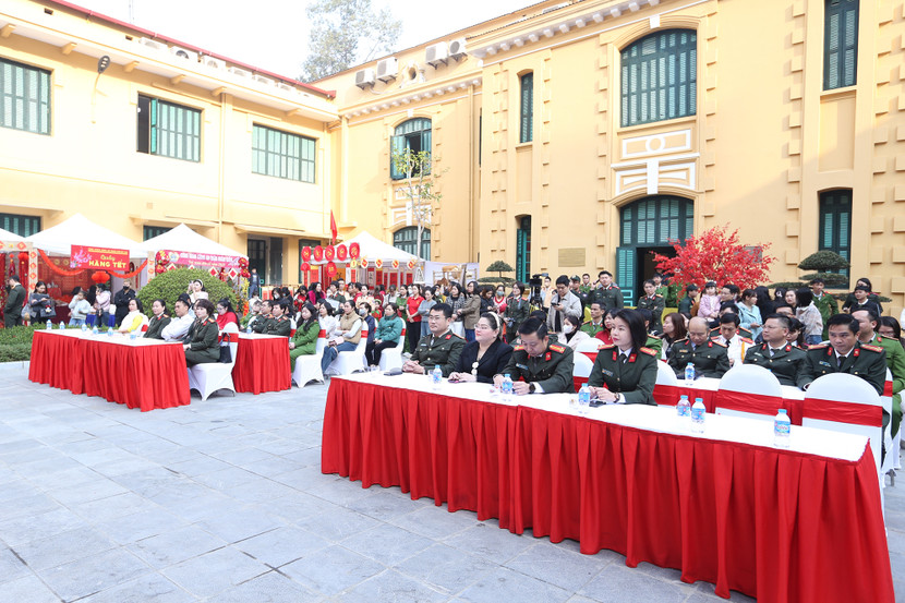 Chương trình “Vui Xuân, đón Tết cùng đoàn viên công đoàn” là hoạt động có ý nghĩa thiết thực thể hiện sự quan tâm của Công an thành phố và tổ chức Công đoàn đối với đoàn viên Chương trình “Vui Xuân, đón Tết cùng đoàn viên công đoàn” là hoạt động có ý nghĩa thiết thực thể hiện sự quan tâm của Công an thành phố và tổ chức Công đoàn đối với đoàn viên