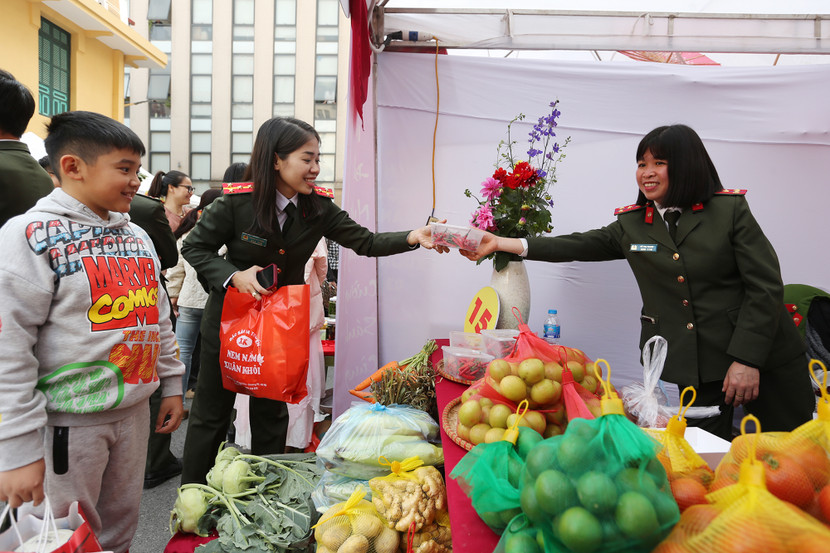 Các gian hàng phong phú đa dạng sản phẩm Các gian hàng phong phú đa dạng sản phẩm