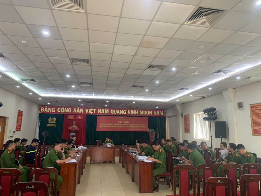 Hội nghị triển khai kế hoạch tổng rà soát, kiểm tra về PCCC và CNCH đối với khu dân cư, cơ sở trên địa bàn quận Đống Đa Hội nghị triển khai kế hoạch tổng rà soát, kiểm tra về PCCC và CNCH đối với khu dân cư, cơ sở trên địa bàn quận Đống Đa
