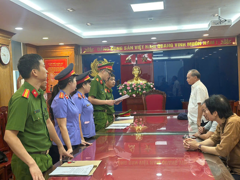 Cơ quan điều tra tống đạt các quyết định, lệnh đối với các bị can Cơ quan điều tra tống đạt các quyết định, lệnh đối với các bị can