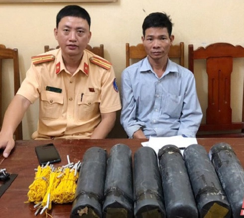 Cơ quan công an bắt giữ đối tượng tàng trữ, vận chuyển thuốc nổ