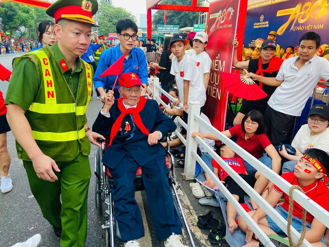 Lực lượng Công an nhân dân hoàn thành xuất sắc nhiệm vụ bảo đảm an ninh, an toàn sự kiện A80 Lực lượng Công an nhân dân hoàn thành xuất sắc nhiệm vụ bảo đảm an ninh, an toàn sự kiện A80