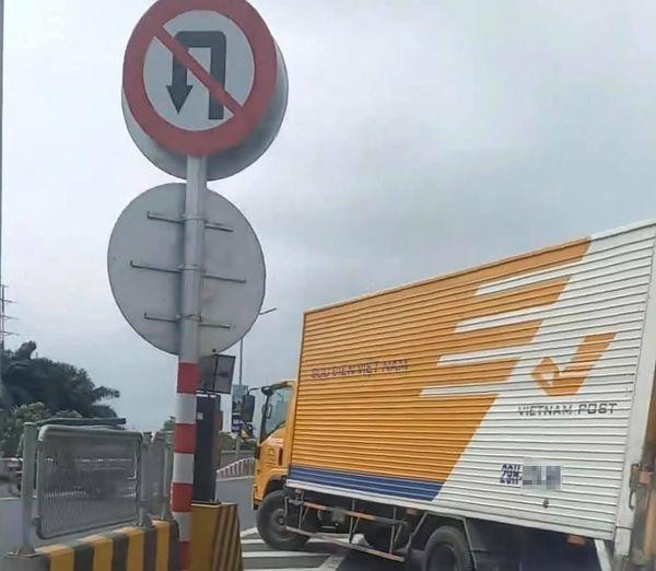 Xe tải của VietNam Post quay đầu trên cầu Thăng Long