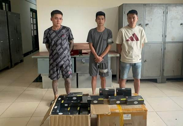 Khởi tố 3 đối tượng trong vụ trộm cắp 138 máy tính tại Cảng hàng không Quốc tế Nội Bài ảnh 1 Khởi tố 3 đối tượng trong vụ trộm cắp 138 máy tính tại Cảng hàng không Quốc tế Nội Bài ảnh 1