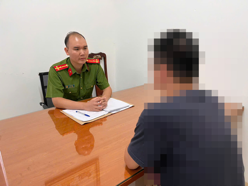 Công an phường Khương Đình ngăn chặn vụ lừa đảo chiếm đoạt 500 triệu đồng Công an phường Khương Đình ngăn chặn vụ lừa đảo chiếm đoạt 500 triệu đồng