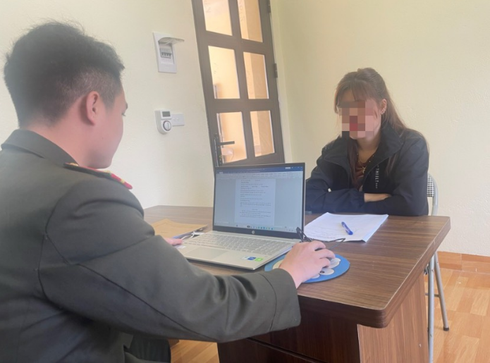 Lập hồ sơ xử lý một người phụ nữ xúc phạm lực lượng Công an trên mạng xã hội Lập hồ sơ xử lý một người phụ nữ xúc phạm lực lượng Công an trên mạng xã hội