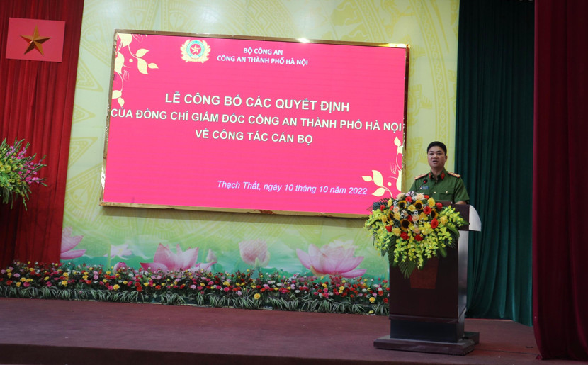 Đại tá Dương Đức Hải - Phó Giám đốc CATP Hà Nội phát biểu tại lễ công bố các quyết định điều động, bổ nhiệm