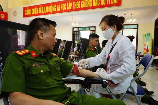 Công an Hà Nội với chương trình "Giọt máu nghĩa tình"