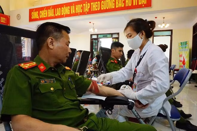 Công an Hà Nội với chương trình "Giọt máu nghĩa tình"