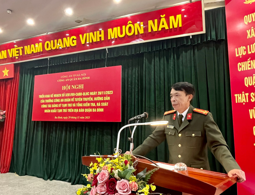 Thượng tá Võ Xuân Đương - Phó Trưởng Công an quận Ba Đình phát biểu khai mạc hội nghị