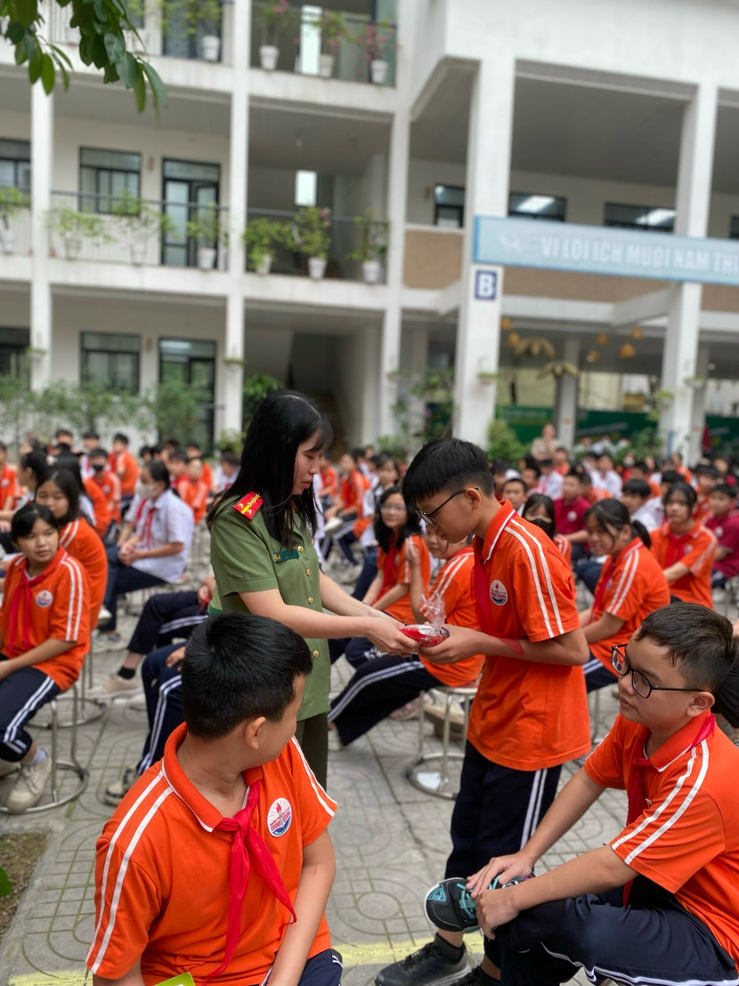 Những món quà nhỏ dành tặng các em Những món quà nhỏ dành tặng các em