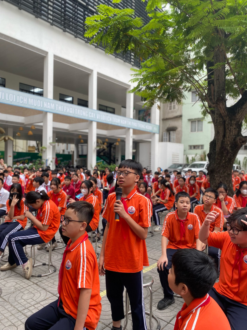 Nhiều em học sinh hào hứng tham gia trả lời các câu hỏi của báo cáo viên Nhiều em học sinh hào hứng tham gia trả lời các câu hỏi của báo cáo viên