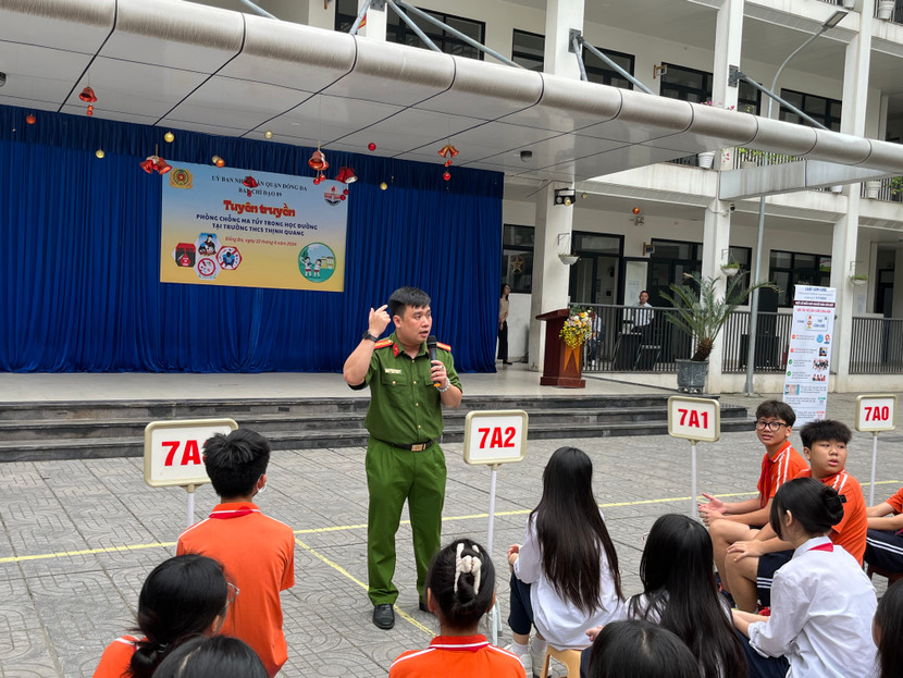 Thiếu tá Ngô Quốc Khánh, báo cáo viên của buổi tuyên truyền Thiếu tá Ngô Quốc Khánh, báo cáo viên của buổi tuyên truyền
