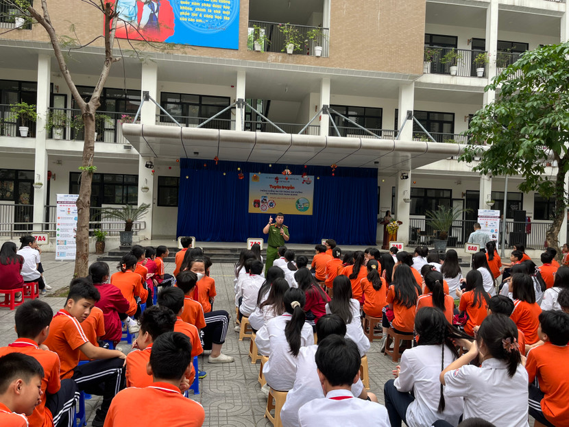 Buổi tuyên truyền tại trường THCS Thịnh Quang Buổi tuyên truyền tại trường THCS Thịnh Quang