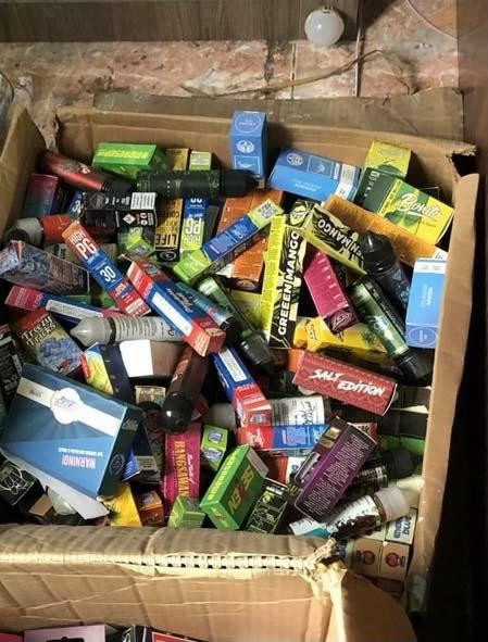 Số thuốc lá điện tử, tinh dầu bị thu giữ Số thuốc lá điện tử, tinh dầu bị thu giữ