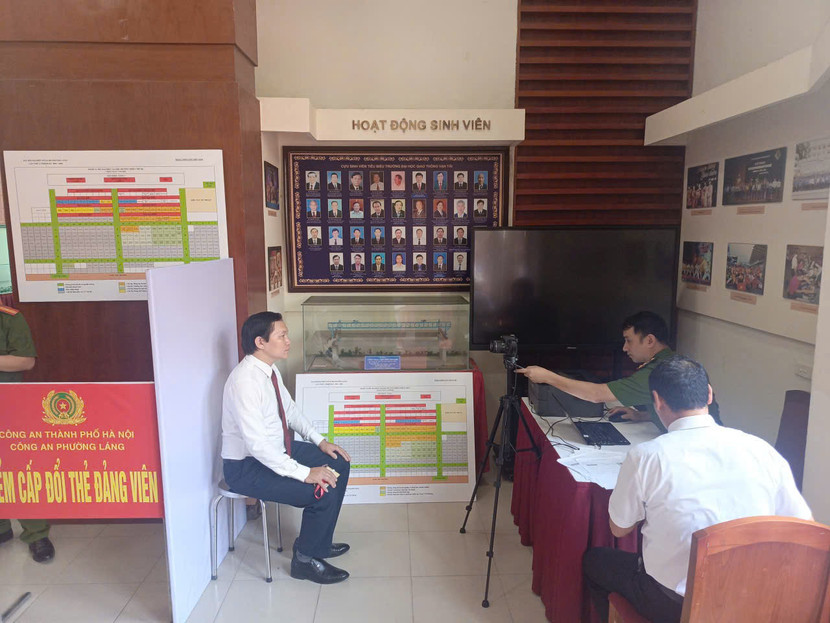 Tổ chức cấp thẻ đảng cho đảng viên tham dự Đại hội