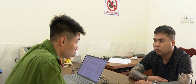 Cơ quan điều tra lấy lời khai của Nguyễn Quốc Huy Cơ quan điều tra lấy lời khai của Nguyễn Quốc Huy