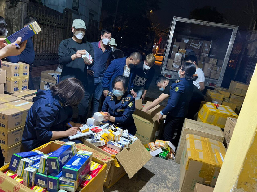 Quản lý thị trường và Công an huyện Thạch Thất xử lý số lượng lớn thiết bị y tế nhập lậu