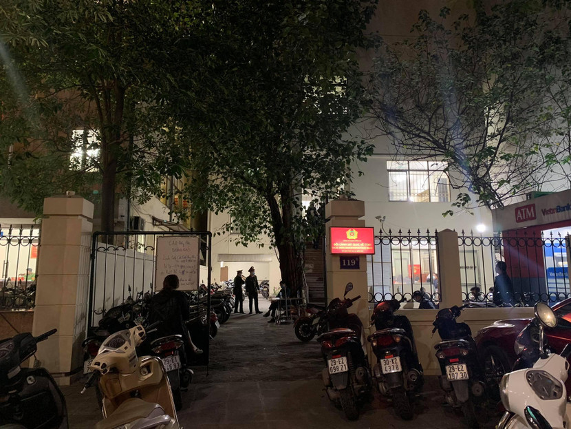 23h, trụ sở 119B Thái Hà của Công an quận Đống Đa vẫn sáng đèn phục vụ nhân dân 23h, trụ sở 119B Thái Hà của Công an quận Đống Đa vẫn sáng đèn phục vụ nhân dân