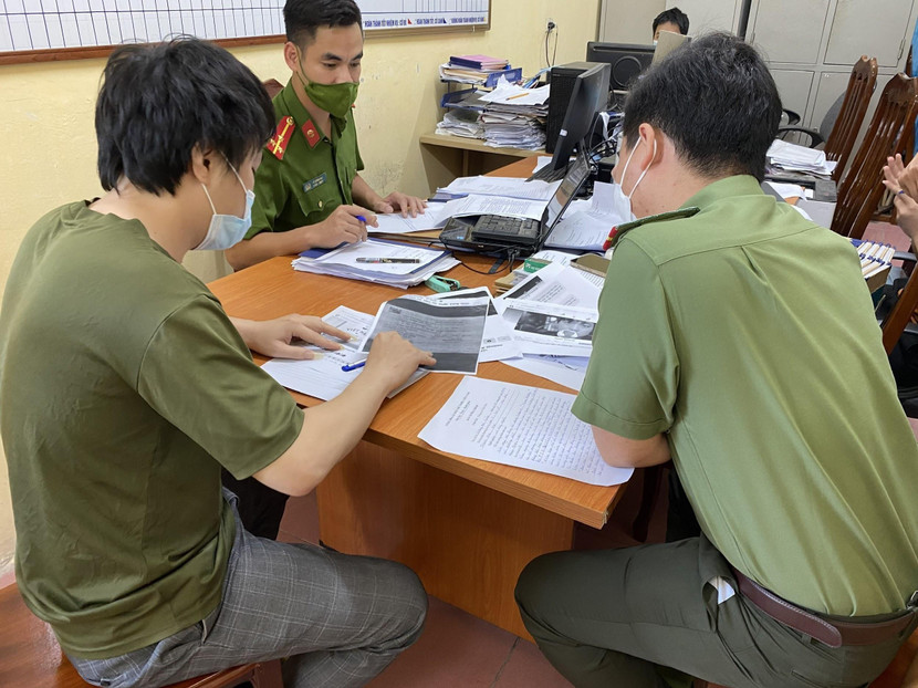 Cơ quan Công an làm việc với người vi phạm Cơ quan Công an làm việc với người vi phạm
